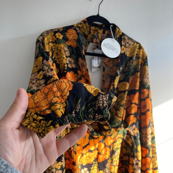 New with Tags | Boohoo Floral Wrap Front Open Back Romper Playsuit - Picture 5 of 15